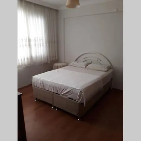Sarimsakli Plajina Yakin Buyuk Ev *